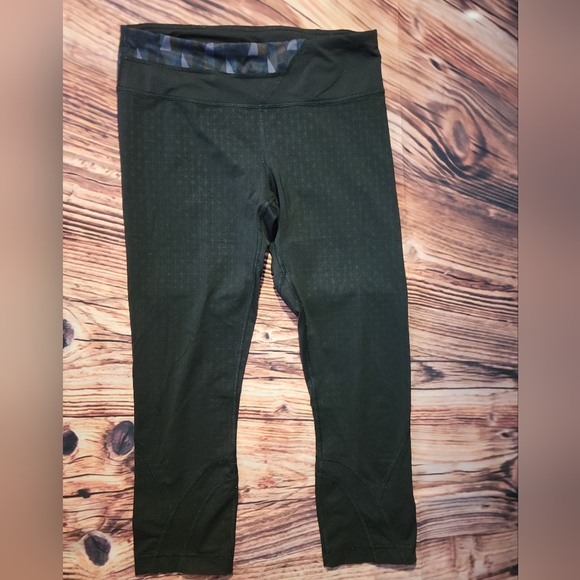 lululemon athletica Pants - Lululemon S6 Capri Leggings Geometric Print